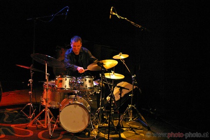 Micha&#322; Mi&#347;kiewicz · drums